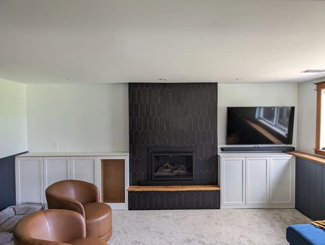 White Chooz Painters logo with blue background placeholder for paintig company logos