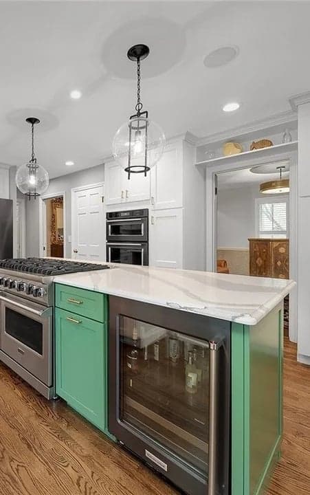 White Chooz Painters logo with blue background placeholder for paintig company logos