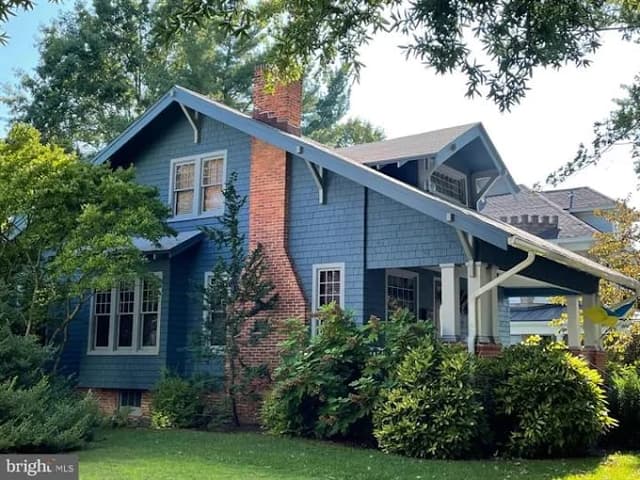 White Chooz Painters logo with blue background placeholder for paintig company logos