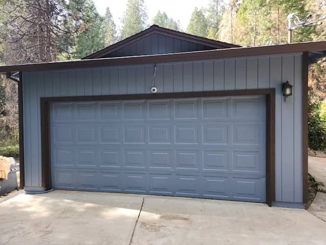 White Chooz Painters logo with blue background placeholder for paintig company logos