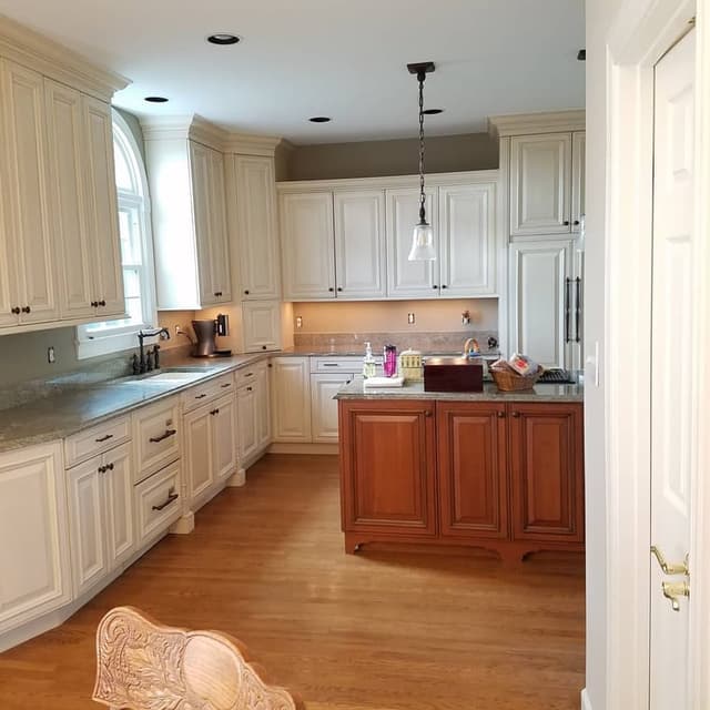 White Chooz Painters logo with blue background placeholder for paintig company logos