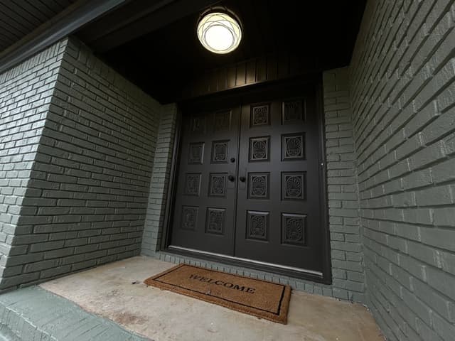 White Chooz Painters logo with blue background placeholder for paintig company logos