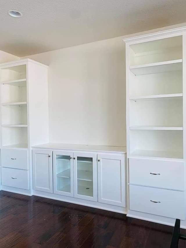 White Chooz Painters logo with blue background placeholder for paintig company logos