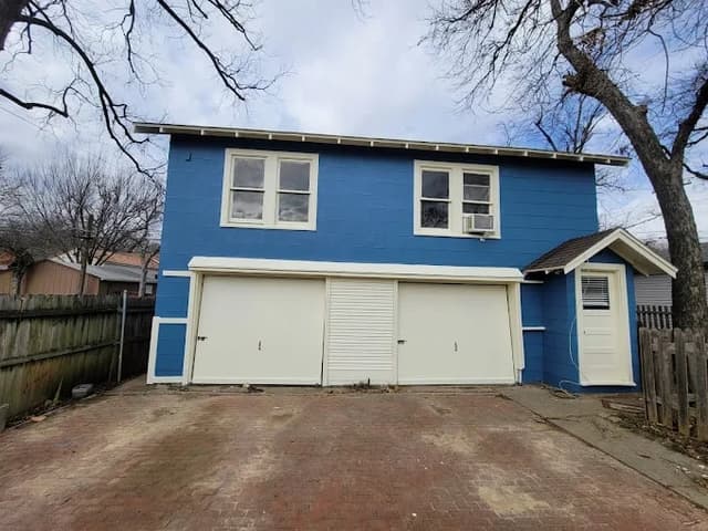 White Chooz Painters logo with blue background placeholder for paintig company logos