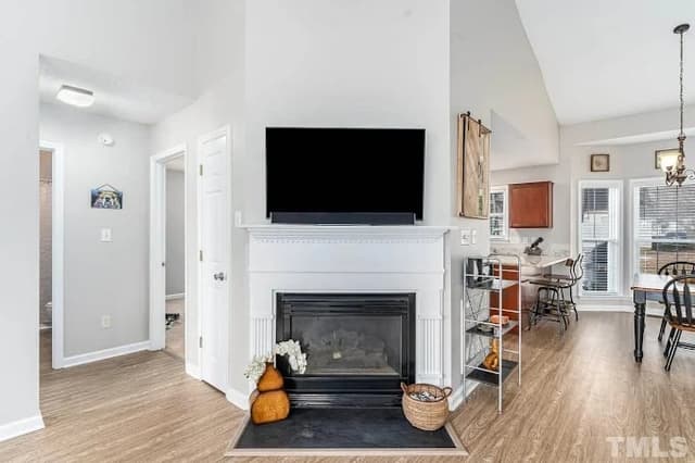 White Chooz Painters logo with blue background placeholder for paintig company logos