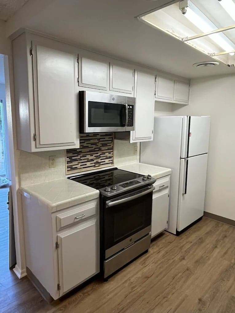 Fresh Paint Co Inc gallery image 1