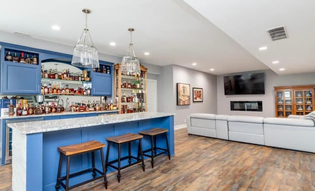 White Chooz Painters logo with blue background placeholder for paintig company logos