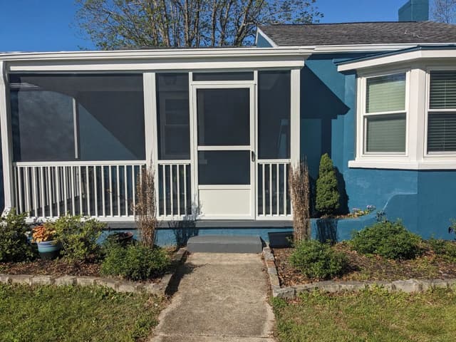 White Chooz Painters logo with blue background placeholder for paintig company logos