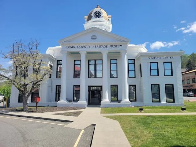 Huskey's Paint & Design gallery image