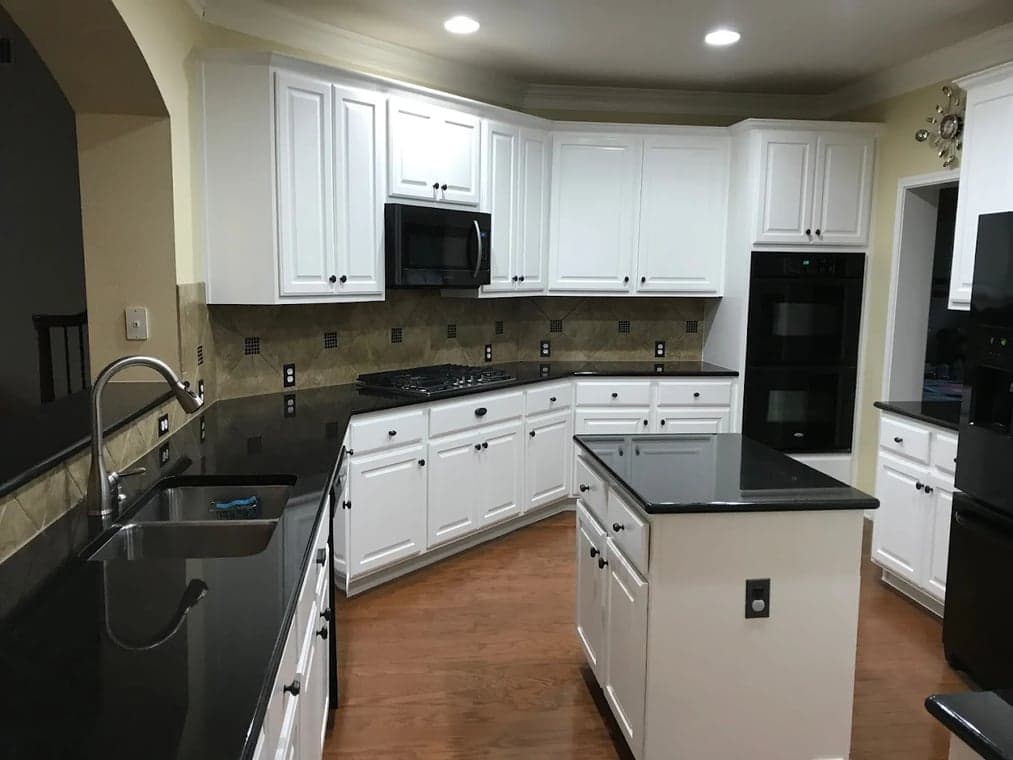 Santiago's Paint & Home Improvement gallery image 2