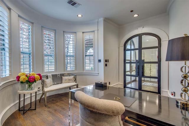 White Chooz Painters logo with blue background placeholder for paintig company logos