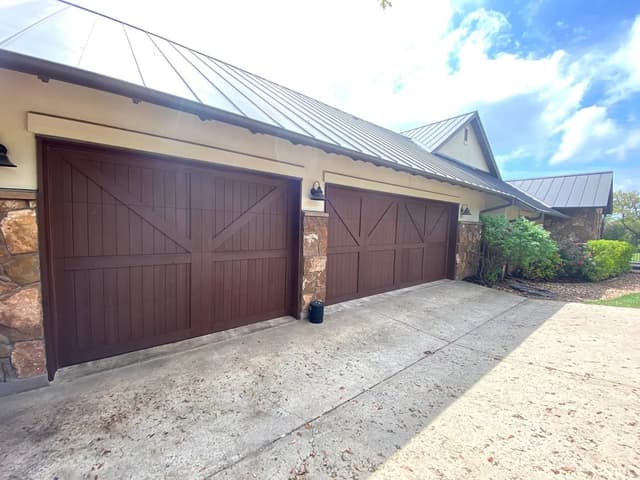 White Chooz Painters logo with blue background placeholder for paintig company logos