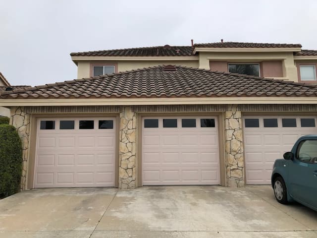 White Chooz Painters logo with blue background placeholder for paintig company logos