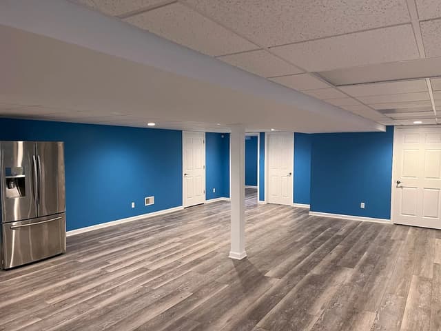 White Chooz Painters logo with blue background placeholder for paintig company logos