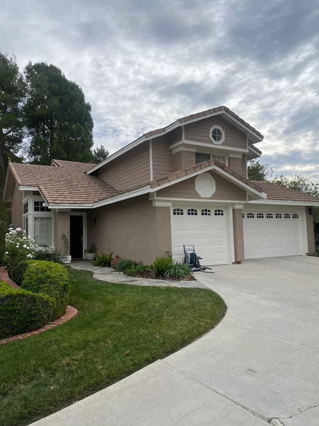 White Chooz Painters logo with blue background placeholder for paintig company logos