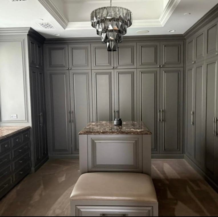 Bombardier Painting gallery image 2