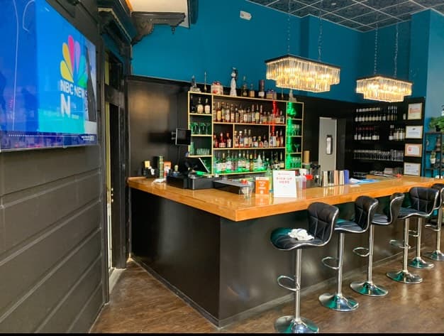 White Chooz Painters logo with blue background placeholder for paintig company logos