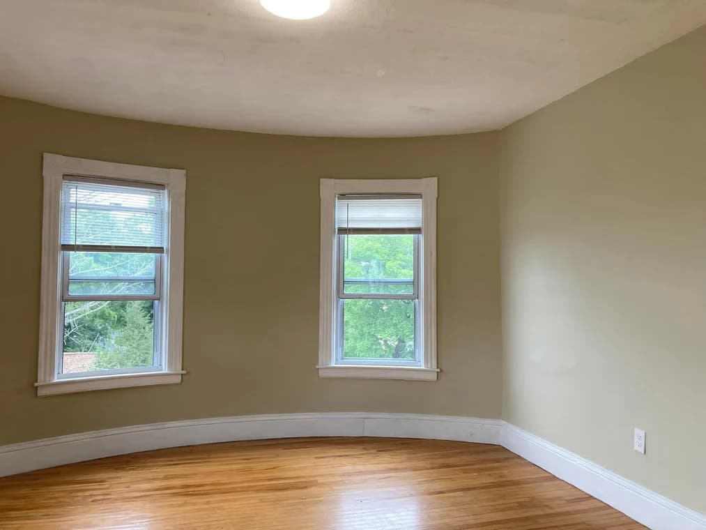 Painting work by Suzuki Painting in Whitesburg, Tennessee. The image shows a beige room with white trim and wood flooring.