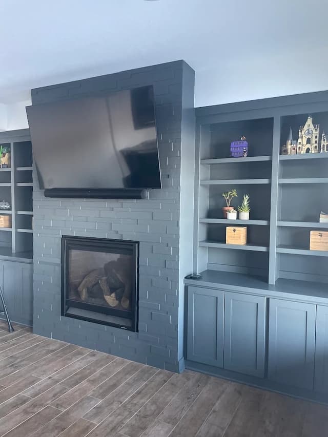 White Chooz Painters logo with blue background placeholder for paintig company logos