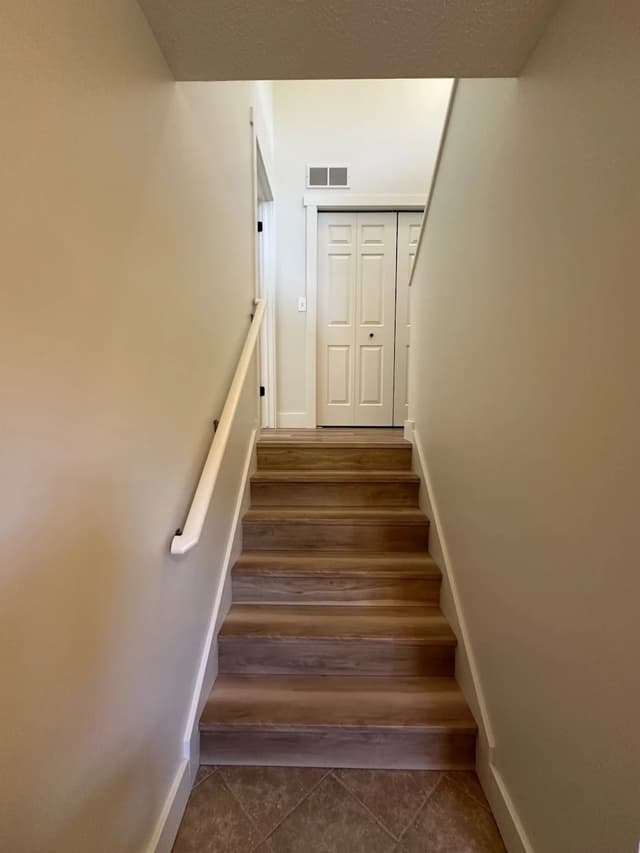 White Chooz Painters logo with blue background placeholder for paintig company logos