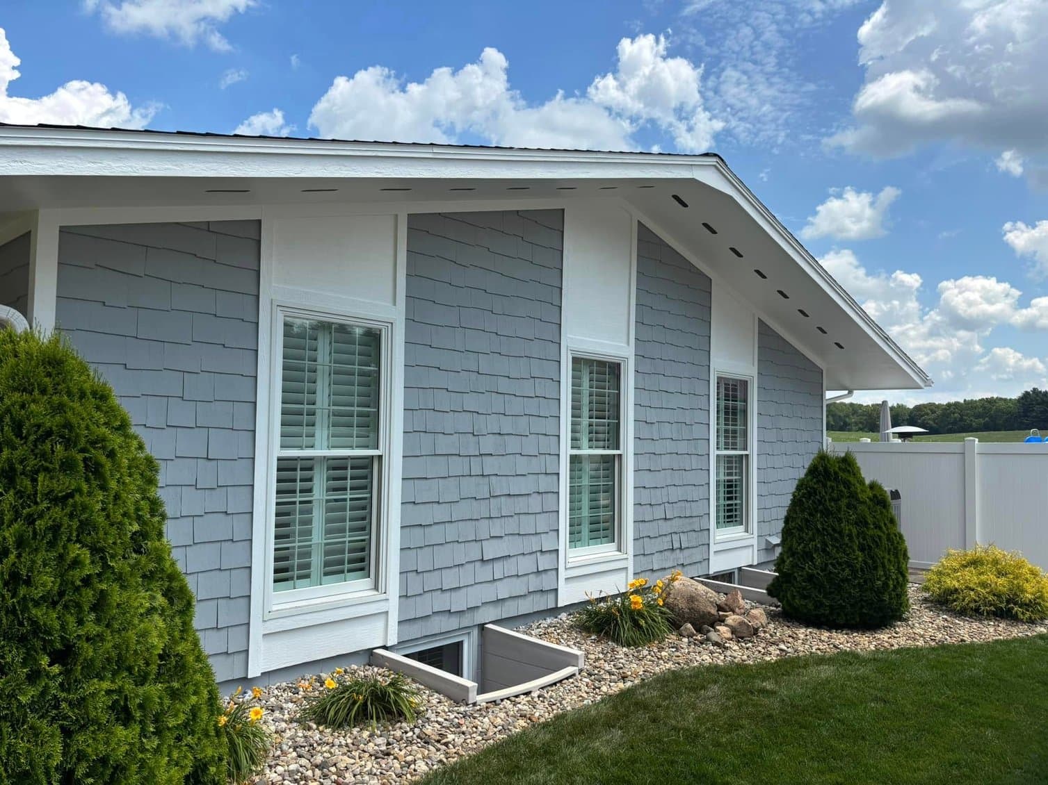 Bee's Painting gallery image 3