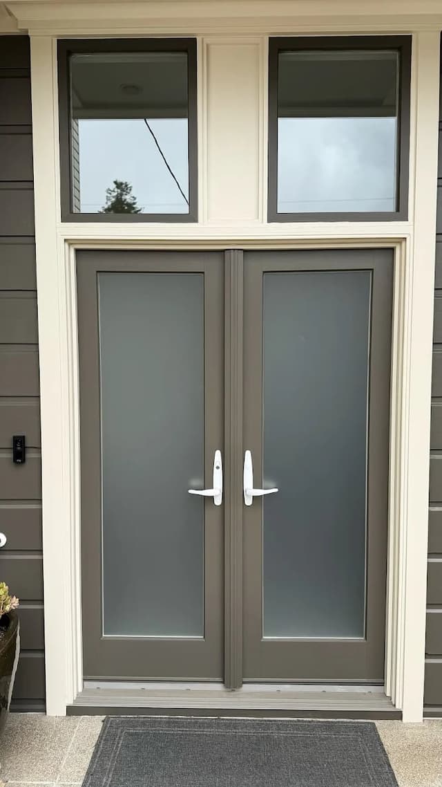 White Chooz Painters logo with blue background placeholder for paintig company logos