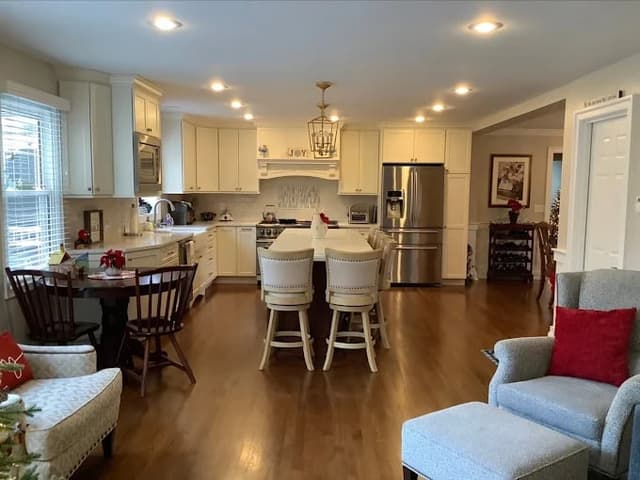 White Chooz Painters logo with blue background placeholder for paintig company logos