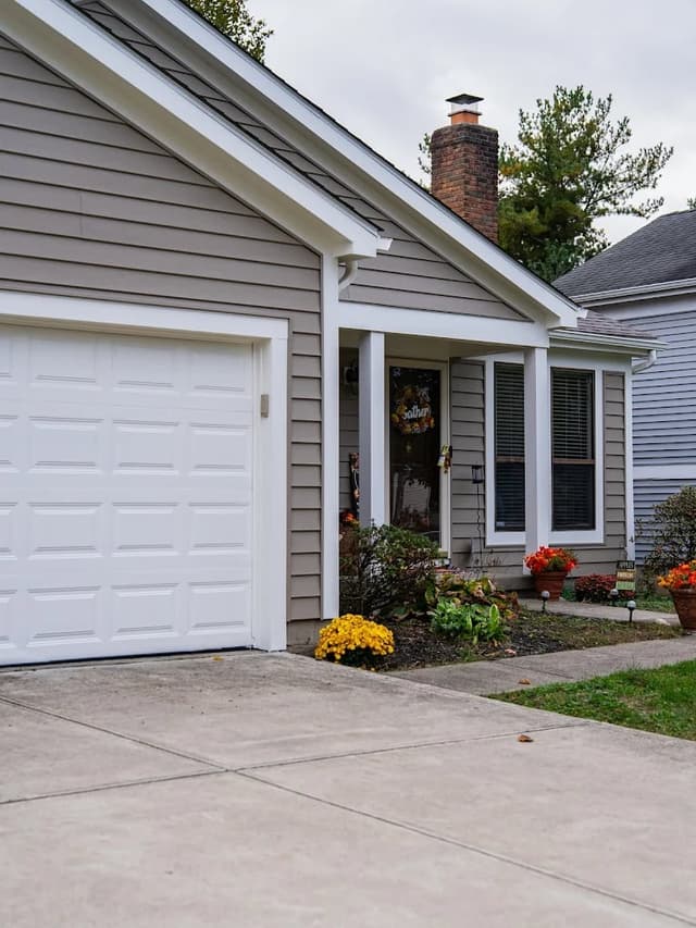 White Chooz Painters logo with blue background placeholder for paintig company logos