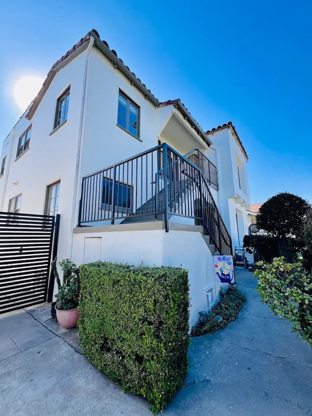 White Chooz Painters logo with blue background placeholder for paintig company logos