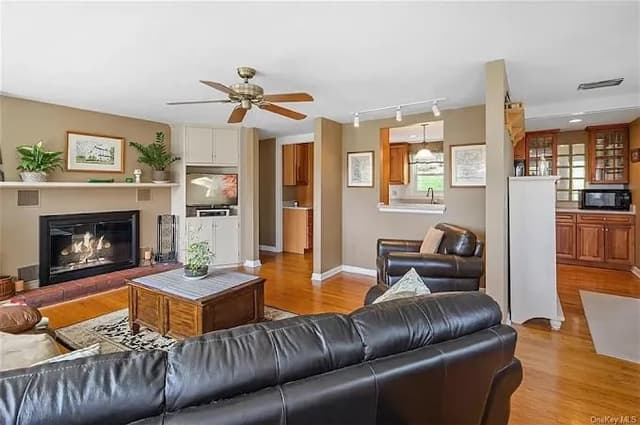 White Chooz Painters logo with blue background placeholder for paintig company logos