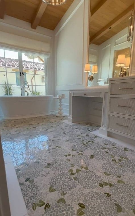 White Chooz Painters logo with blue background placeholder for paintig company logos