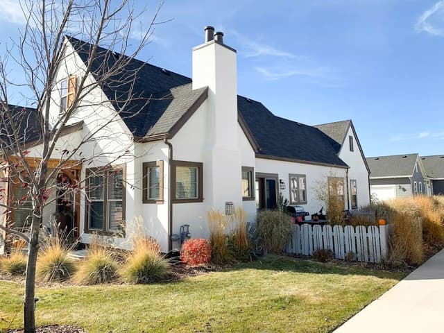 White Chooz Painters logo with blue background placeholder for paintig company logos