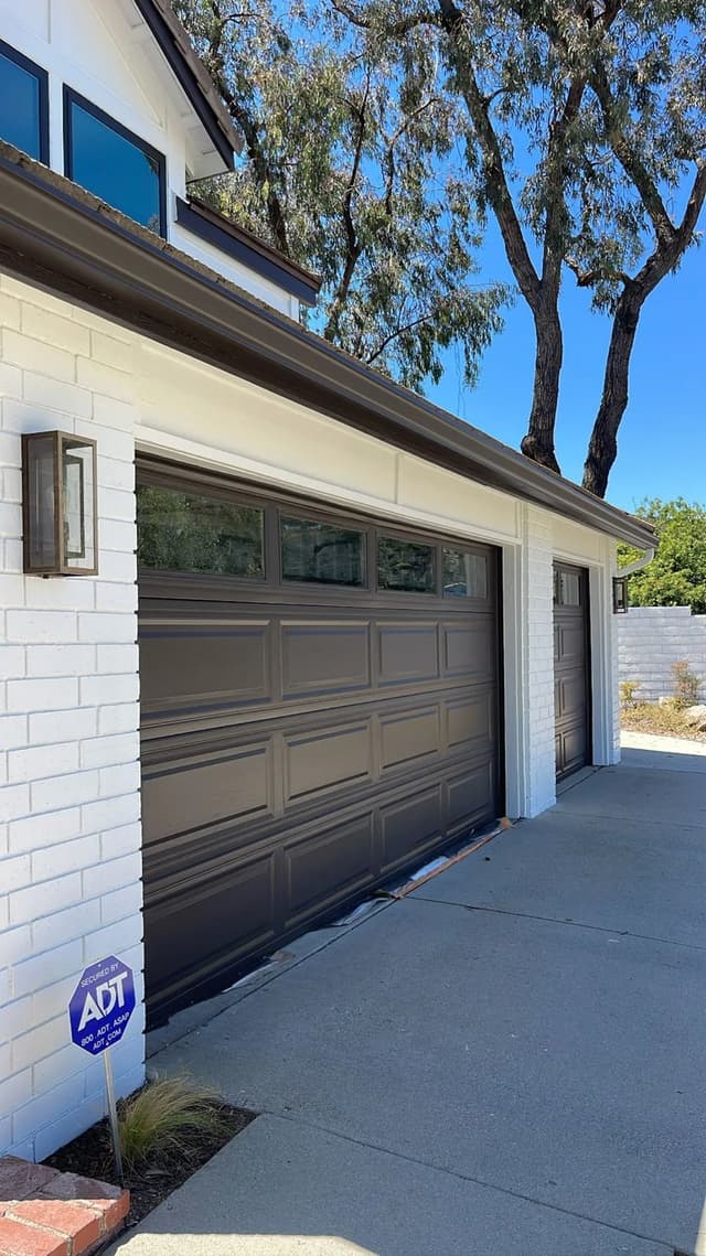 White Chooz Painters logo with blue background placeholder for paintig company logos