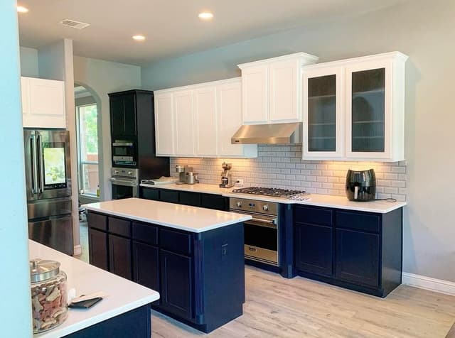 White Chooz Painters logo with blue background placeholder for paintig company logos