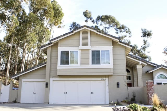 White Chooz Painters logo with blue background placeholder for paintig company logos