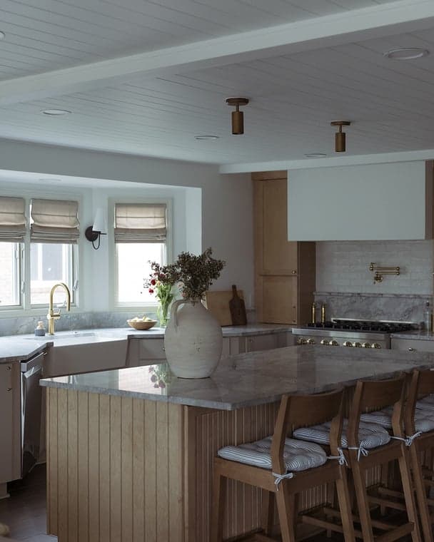 White Chooz Painters logo with blue background placeholder for paintig company logos