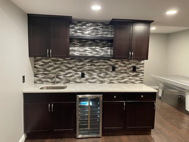 White Chooz Painters logo with blue background placeholder for paintig company logos