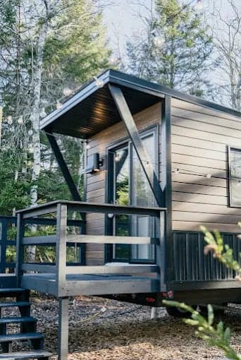 White Chooz Painters logo with blue background placeholder for paintig company logos