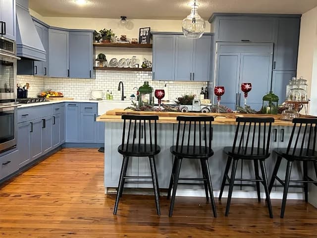 White Chooz Painters logo with blue background placeholder for paintig company logos