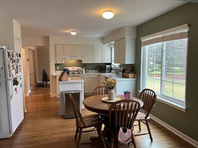 White Chooz Painters logo with blue background placeholder for paintig company logos