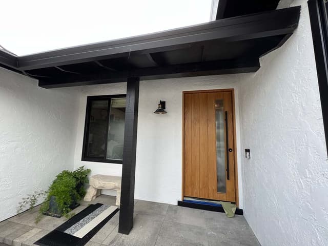 White Chooz Painters logo with blue background placeholder for paintig company logos