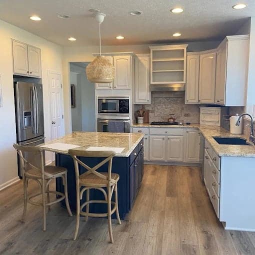 White Chooz Painters logo with blue background placeholder for paintig company logos