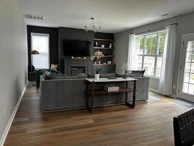 Of The Essence Design Build Paint gallery image 3