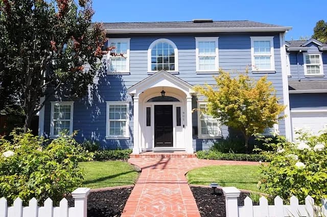 White Chooz Painters logo with blue background placeholder for paintig company logos