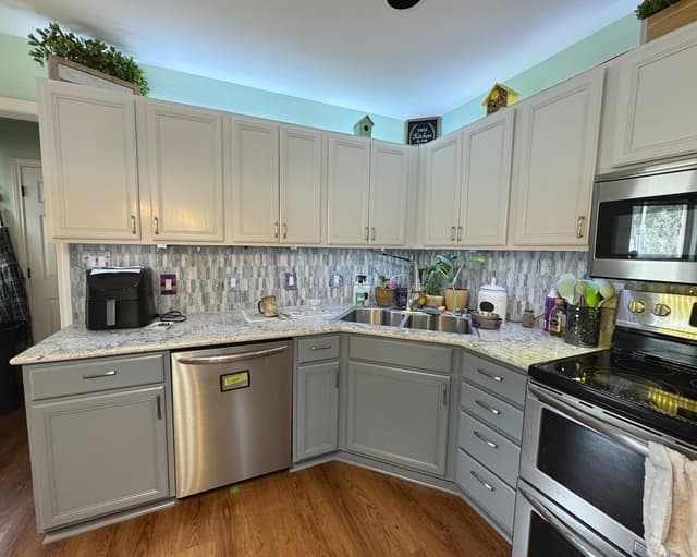 White Chooz Painters logo with blue background placeholder for paintig company logos