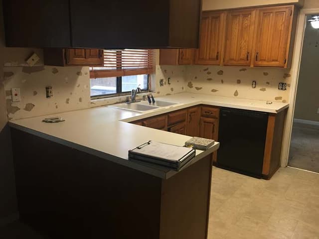 White Chooz Painters logo with blue background placeholder for paintig company logos