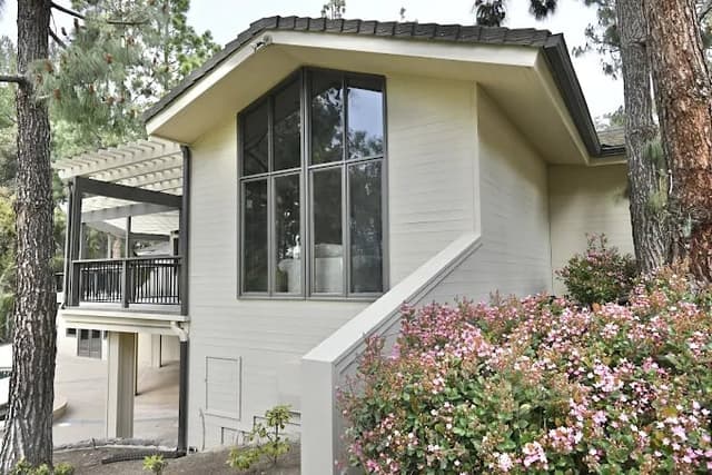 White Chooz Painters logo with blue background placeholder for paintig company logos