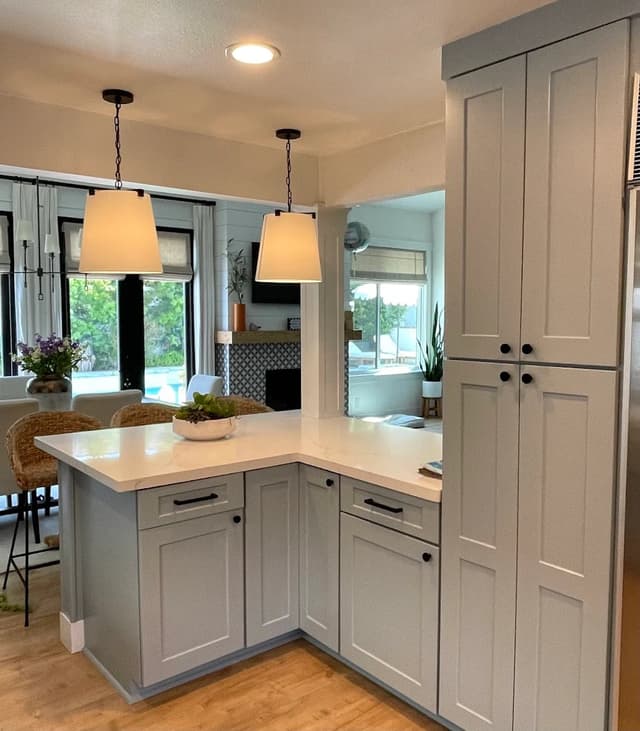 White Chooz Painters logo with blue background placeholder for paintig company logos