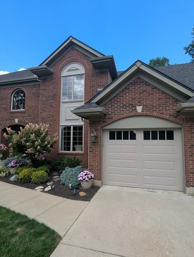 White Chooz Painters logo with blue background placeholder for paintig company logos