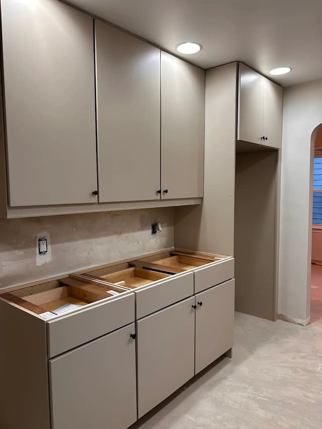 White Chooz Painters logo with blue background placeholder for paintig company logos